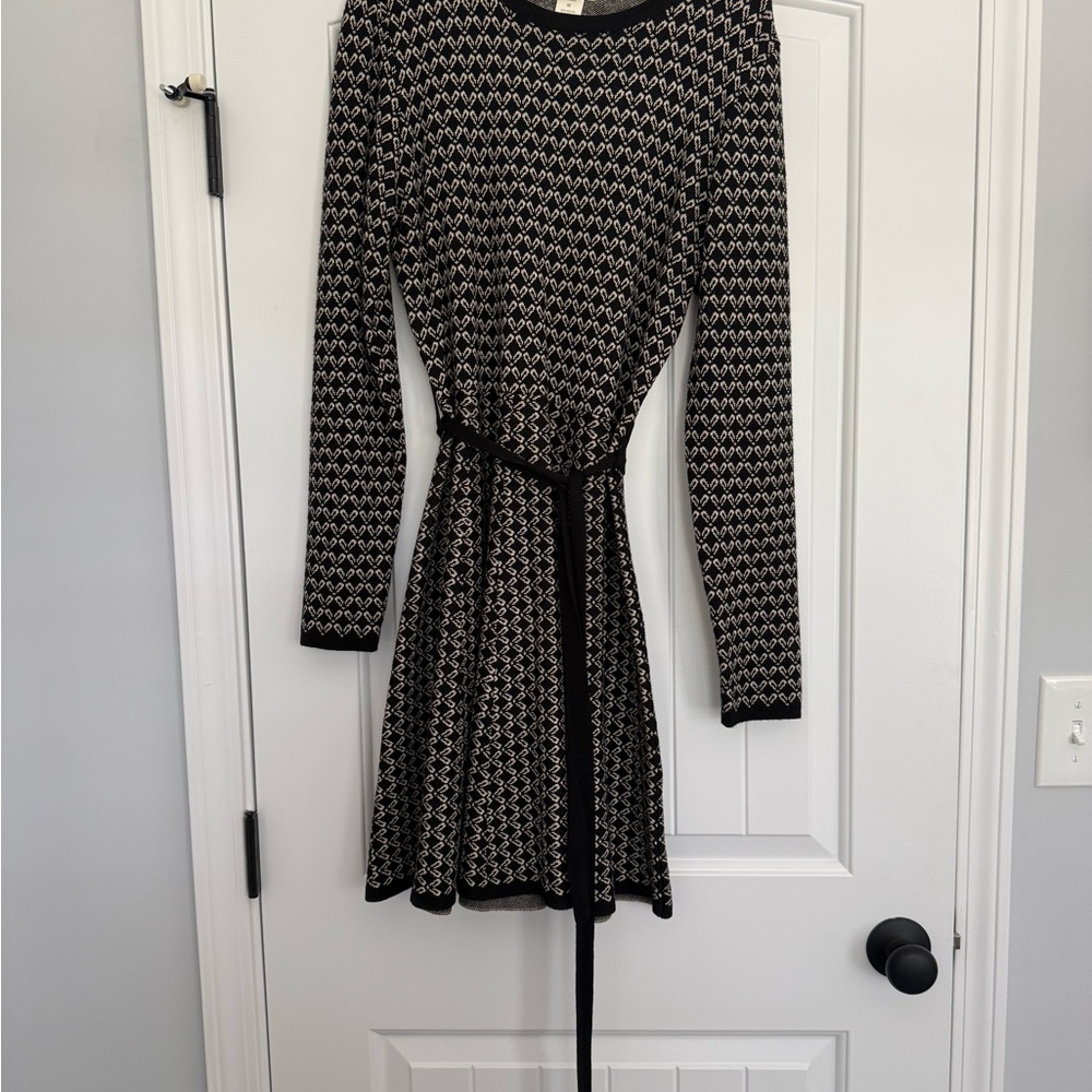 Max Studio Black and Cream Patterned Long-Sleeve Knit Dress with Waist Tie
